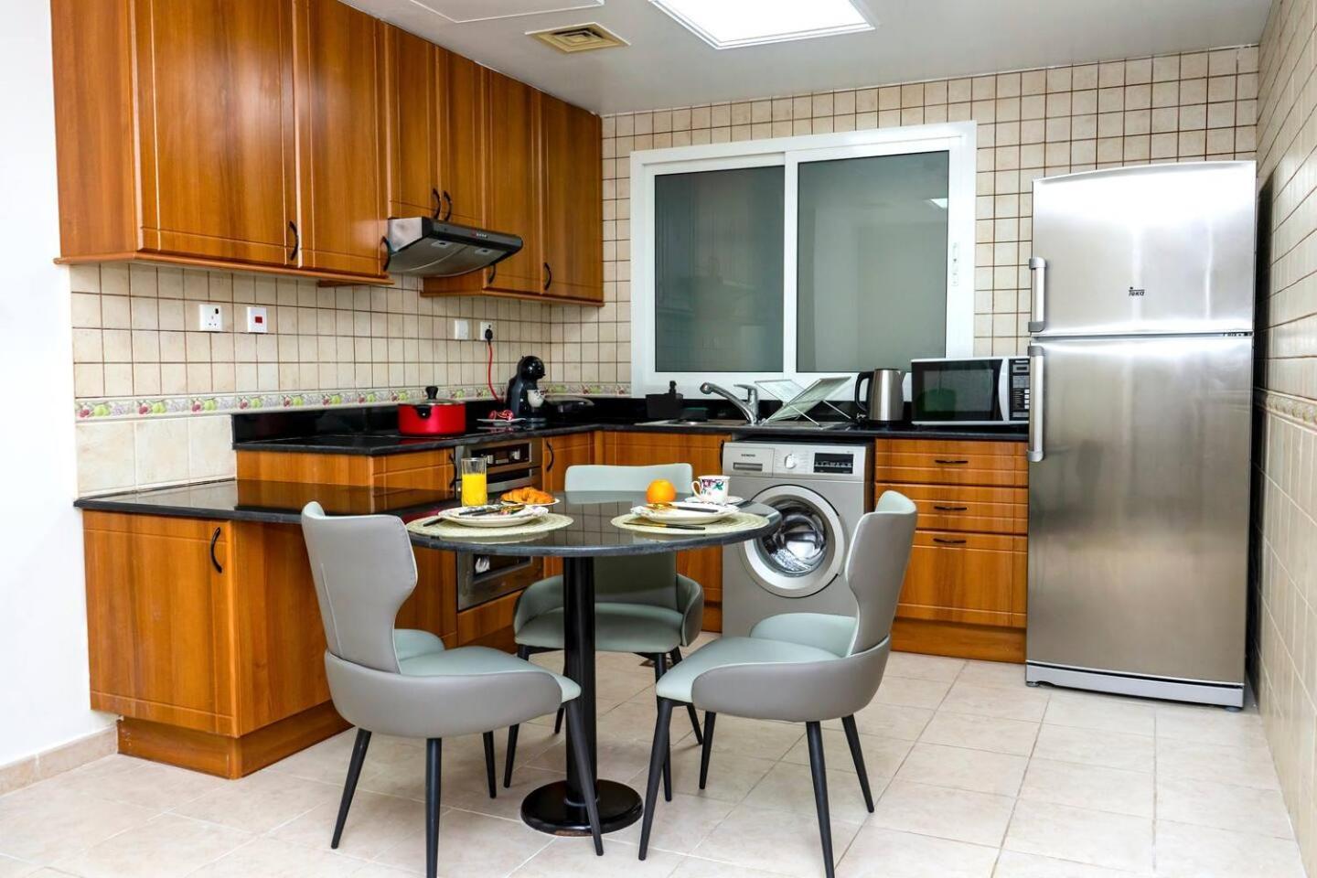 Sea & Palm View Elegant 1 Bedroom Apartment Dubai Buitenkant foto