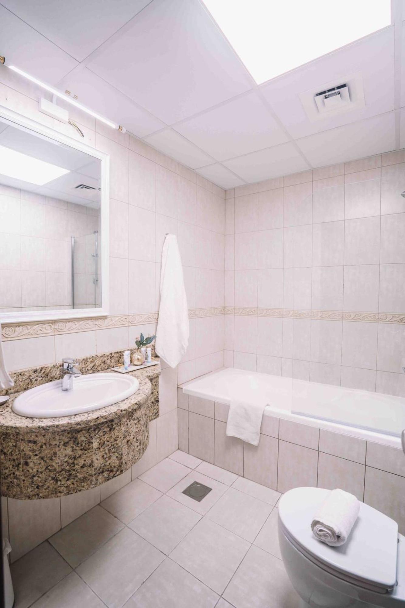 Sea & Palm View Elegant 1 Bedroom Apartment Dubai Buitenkant foto