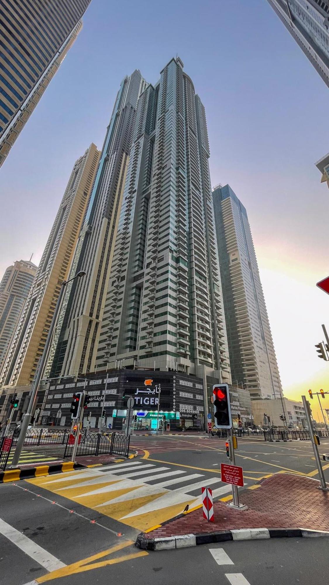 Sea & Palm View Elegant 1 Bedroom Apartment Dubai Buitenkant foto